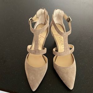 Sole Sole Society :: size 8.5 :: Never worn :: Taupe suede